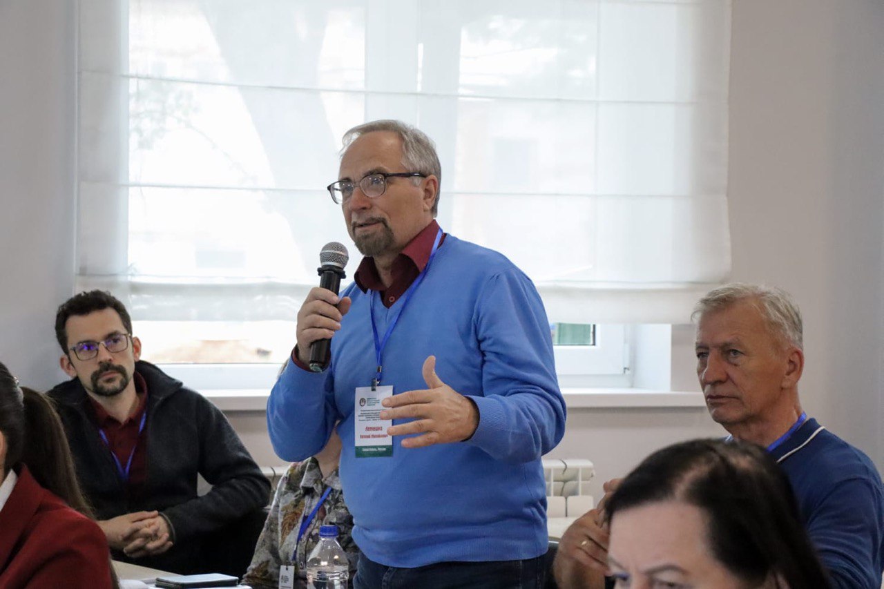 На конференции