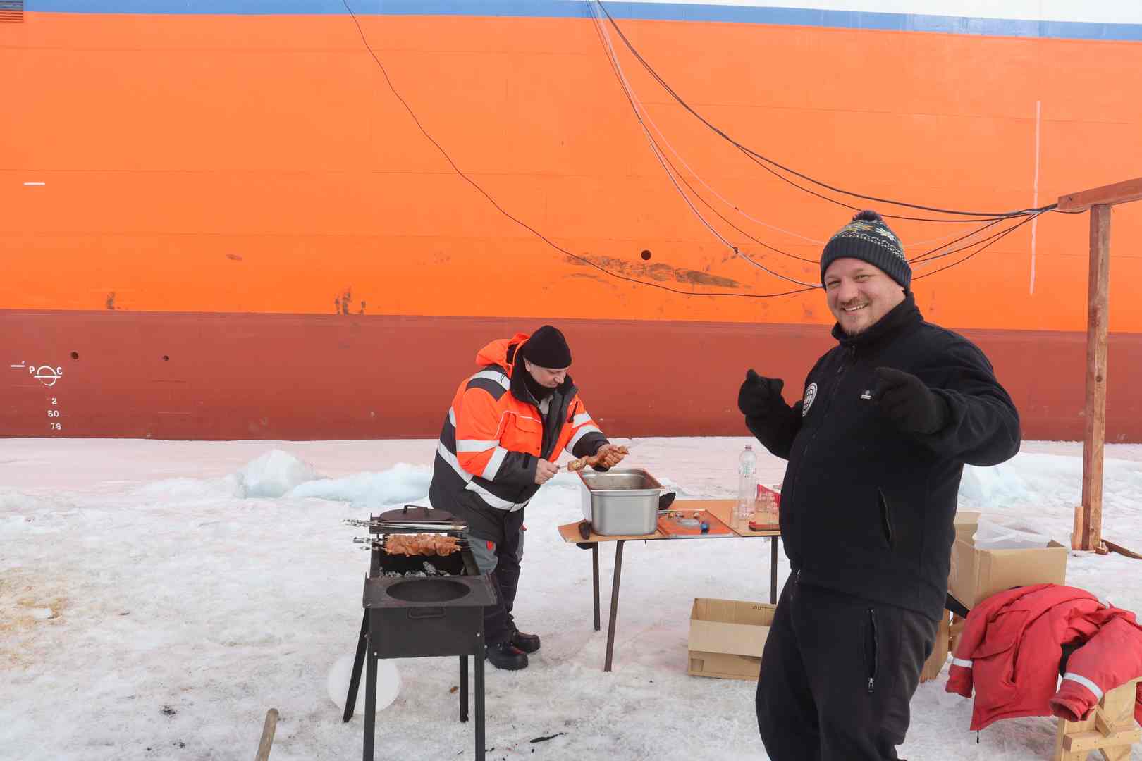 Дрейфующая станция «Северный полюс-42»