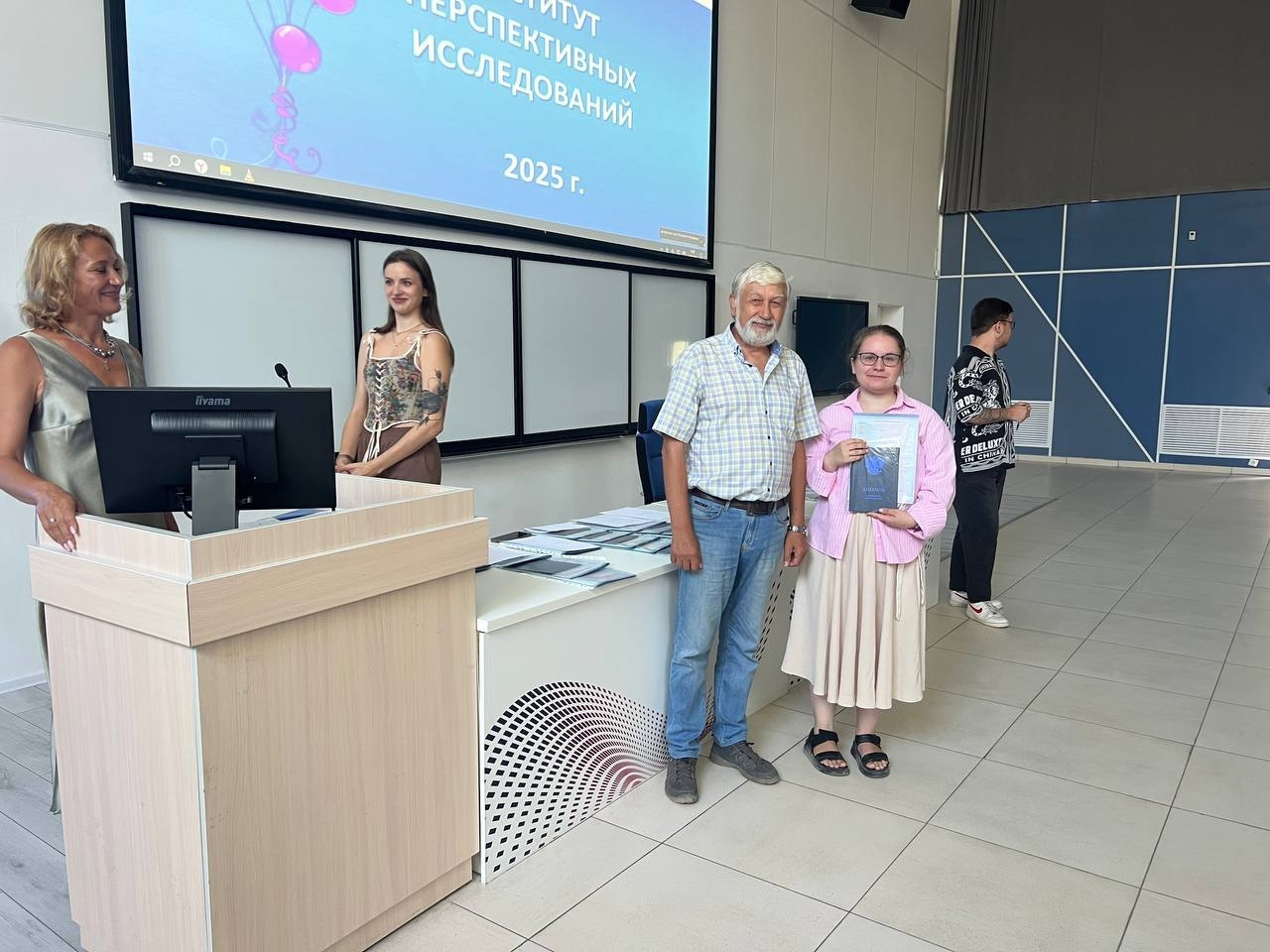 Вручение дипломов выпускникам магистратуры МГИ