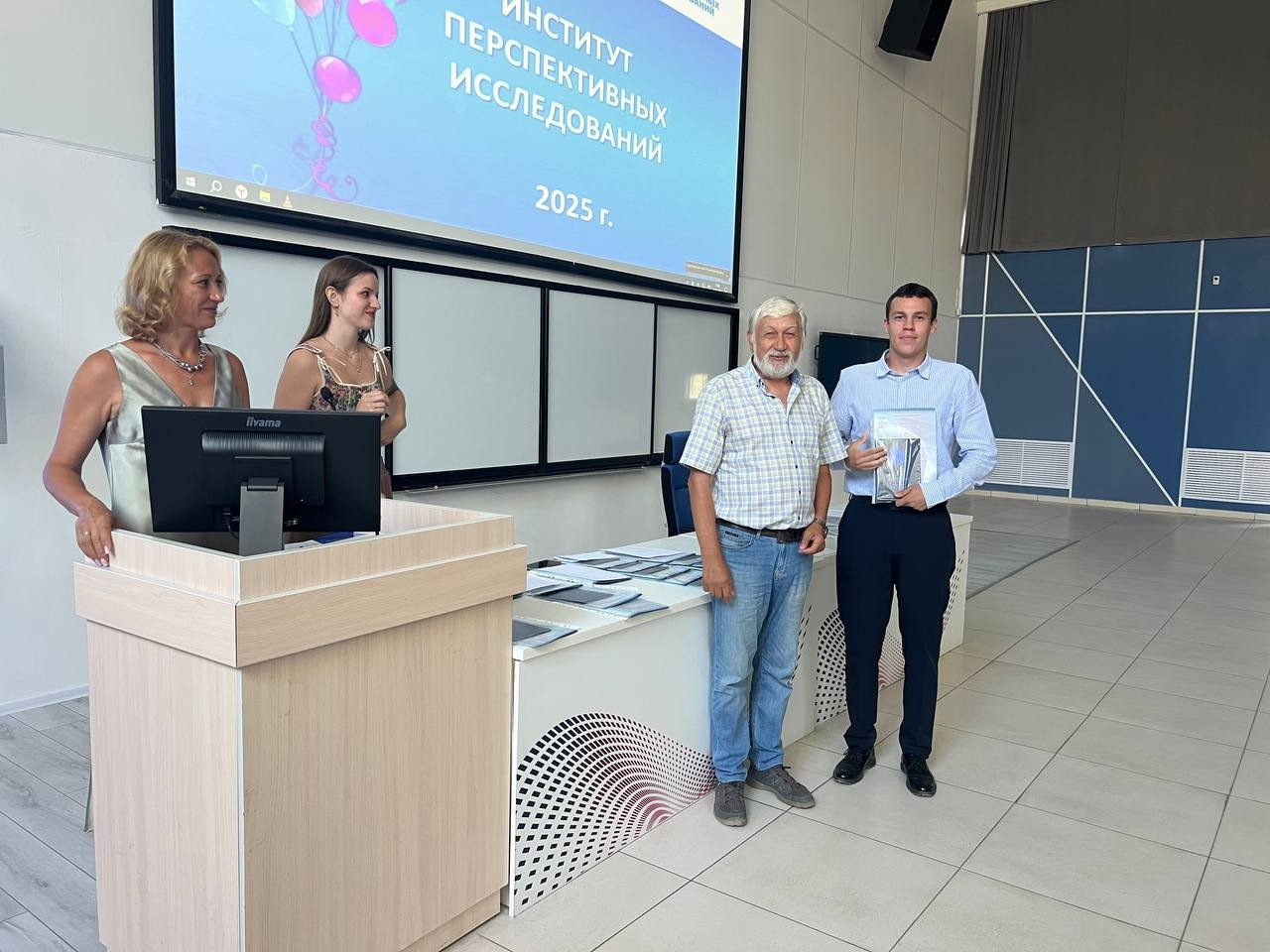 Вручение дипломов выпускникам магистратуры МГИ