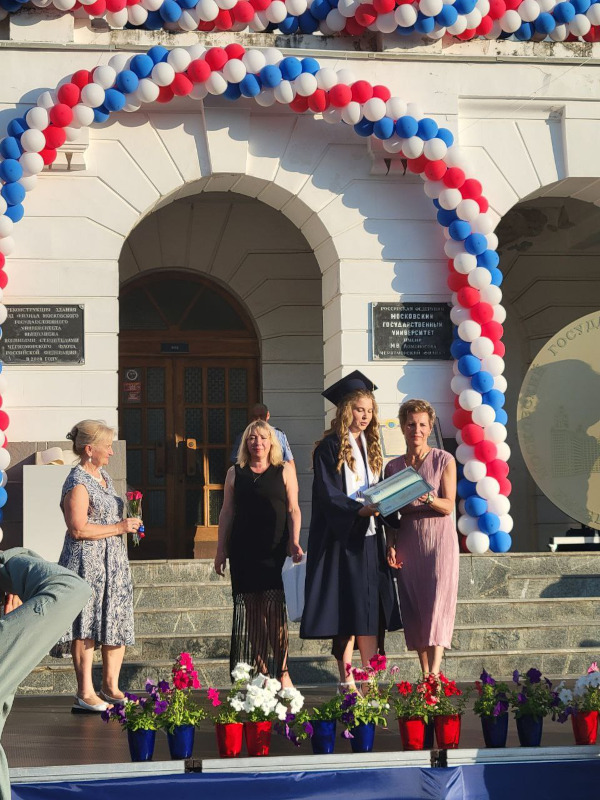 Торжественное вручение дипломов выпускникам-бакалаврам