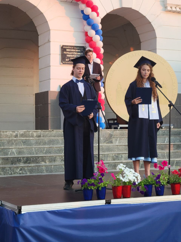 Торжественное вручение дипломов выпускникам-бакалаврам