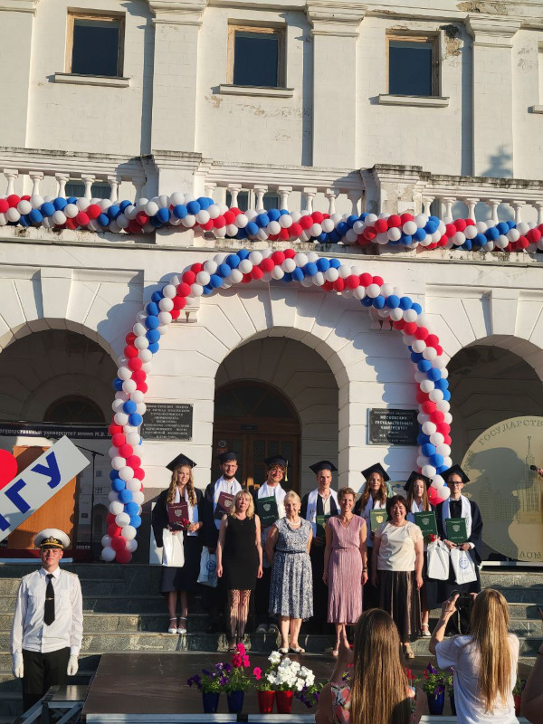 Торжественное вручение дипломов выпускникам-бакалаврам